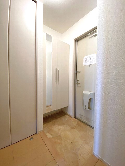 玄関　シューズボックスがあるので玄関がすっきり片付きます♪お客様も