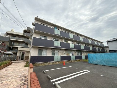 建物外観　ワンちゃん・ネコちゃんと一緒に暮らせる3階建てアパート♪複数