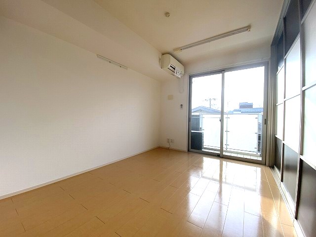 居室・リビング　西向きリビングダイニングキッチン9帖☆バルコニーに繋がるお部