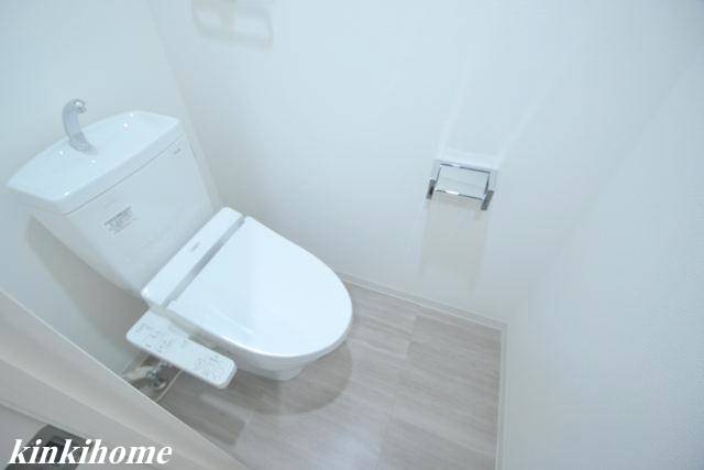 トイレ　写真は別号室タイプです