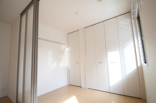 その他部屋・スペース　洋室にも窓があるので陽当たり良好！