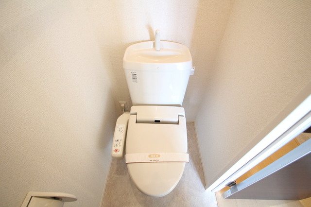 トイレ　トイレは温水洗浄暖房便座！