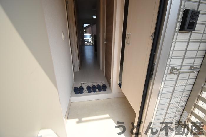 玄関　うどん県のお部屋探しはうどん不動産へ うどんちゃんとLINE