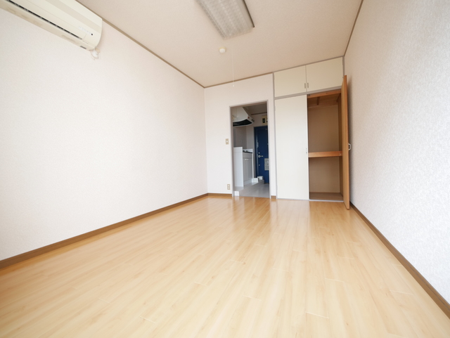 居室・リビング　★フローリングの綺麗な洋室です★