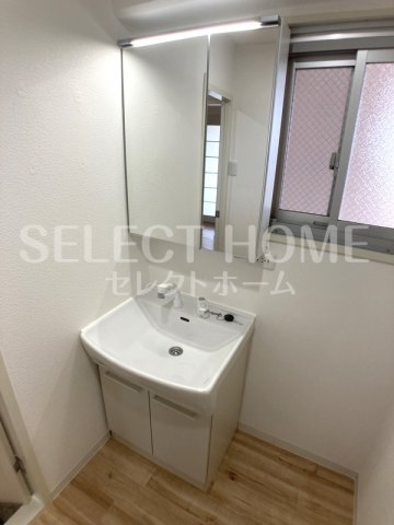 洗面設備　独立洗面台、朝の身支度には欠かせません