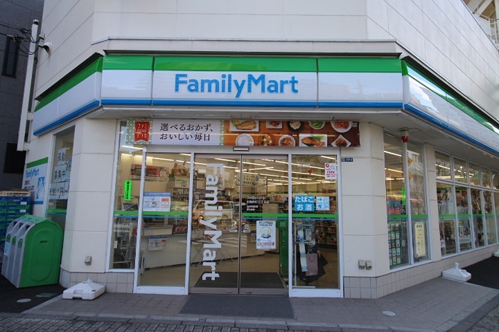 コンビニ　ファミリーマート 田端新町三丁目店（コンビニ）まで358m