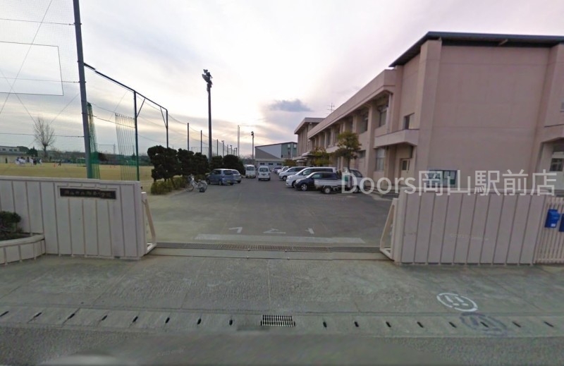 中学校　岡山市立御南中学校（中学校）まで1070m