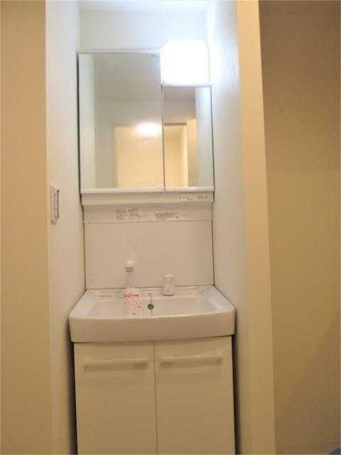 洗面設備　【南向き日当たり良好♪】大型スーパー至近で住環境良好！！