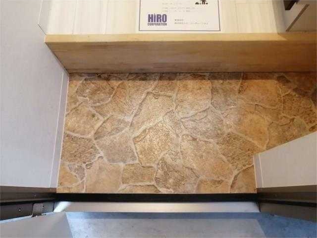 玄関　【南向き日当たり良好♪】大型スーパー至近で住環境良好！！