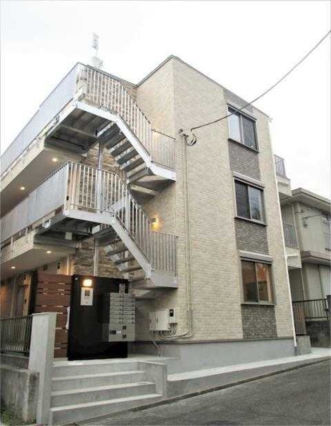 建物外観　【南向き日当たり良好♪】大型スーパー至近で住環境良好！！