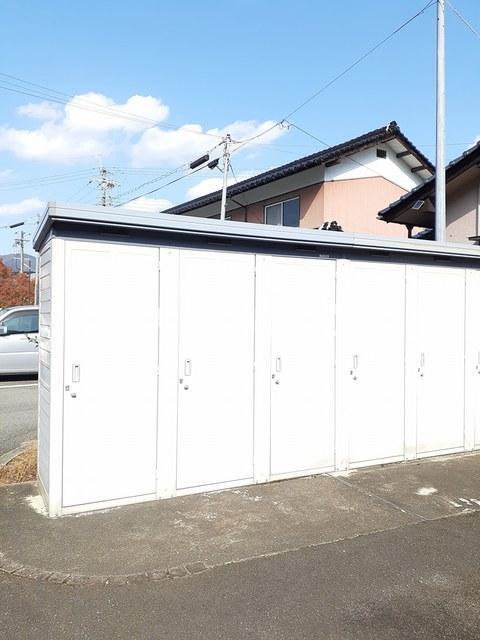 エントランス　外部トランクも完備◇