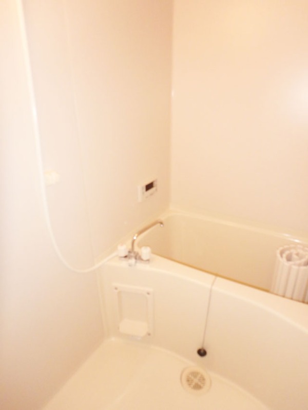 バス・シャワールーム　浴室乾燥付きで雨の日でも洗濯物が干せます☆