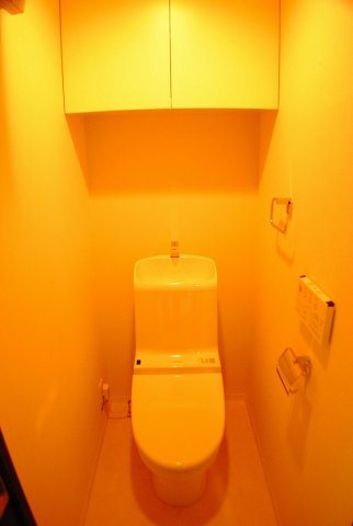 トイレ　清潔感のあるトイレです 反転