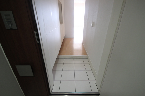 玄関　※別部屋の写真です。