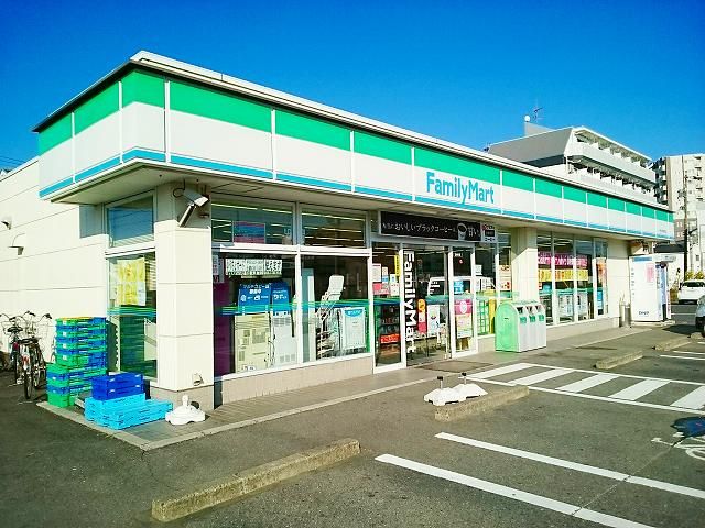 コンビニ　ファミリーマート今伊勢駅前店（コンビニ）まで550m