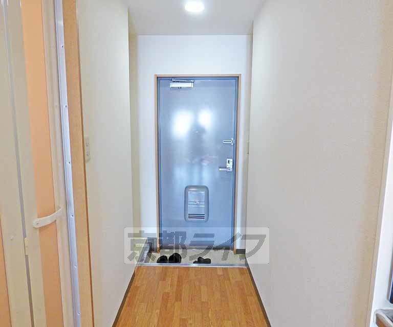 玄関　広々とした玄関です。