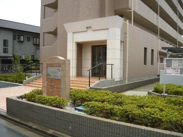 エントランス　ゆとりのあるエントランスです