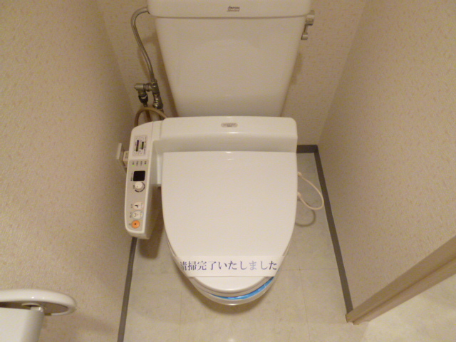 トイレ　バストイレ別で清潔感のある水回り