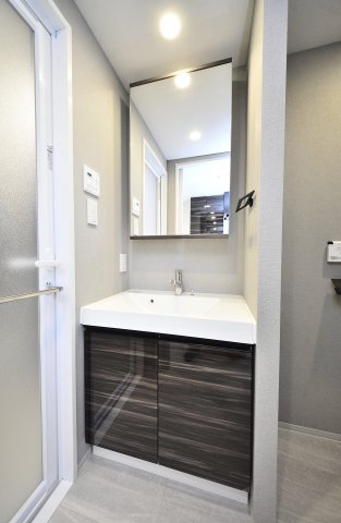 洗面設備　※別部屋の参考写真です。
