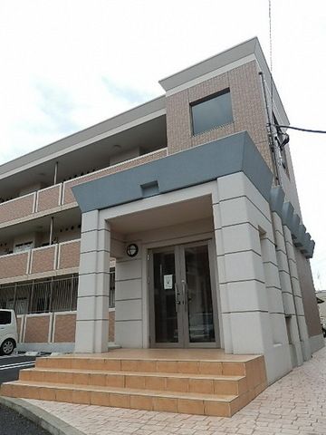 エントランス　安心オートロック付き
