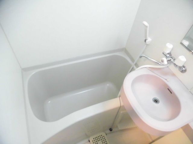 バス・シャワールーム　参考写真（同物件別部屋）