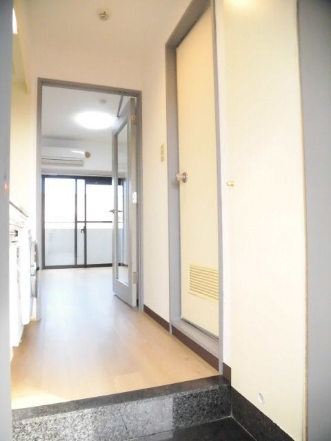 玄関　参考写真（同物件別部屋）