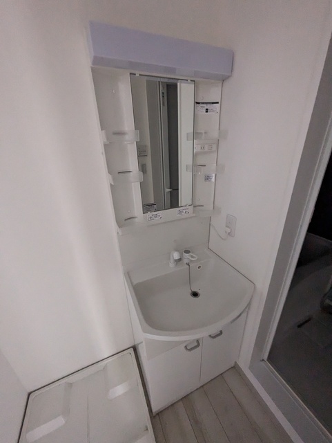 洗面設備　※クリーニング前の写真です