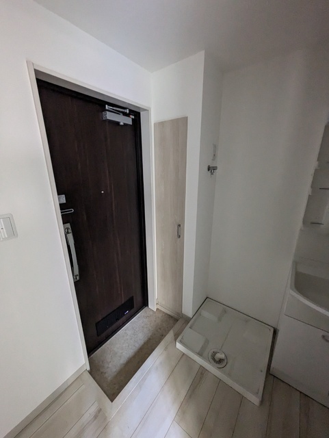 玄関　※クリーニング前の写真です