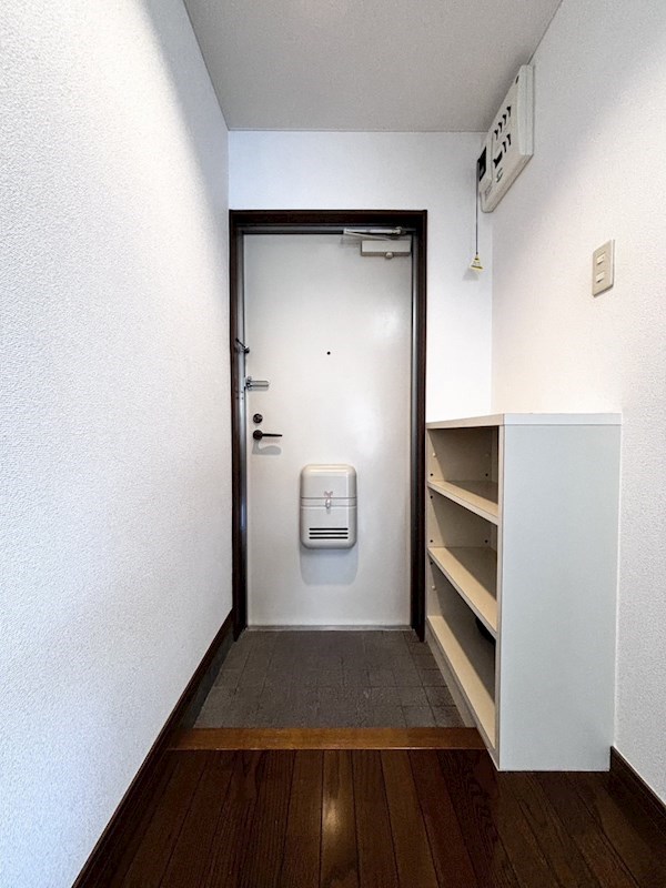 玄関　写真は別部屋現状を優先