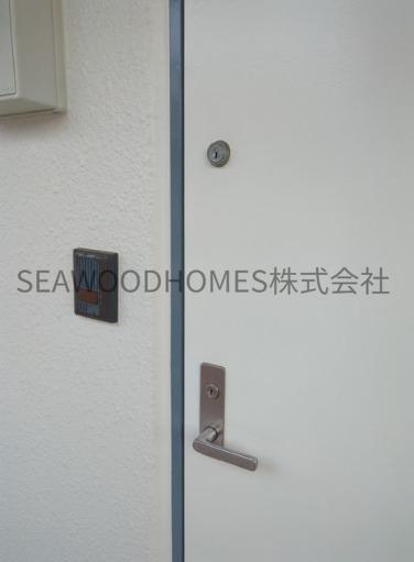 セキュリティ　モニター付きインターフォンで、来訪者を確認できて安心。