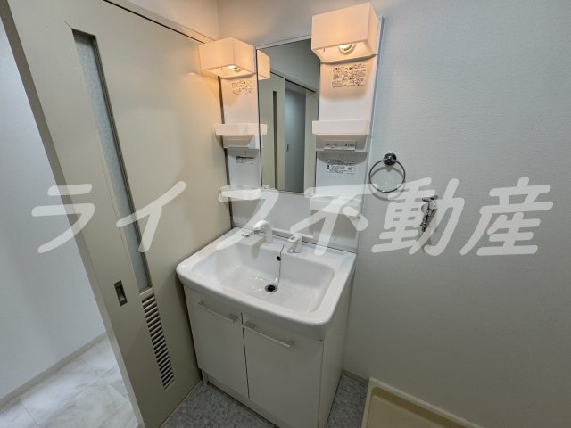 洗面設備　使いやすい独立洗面台です