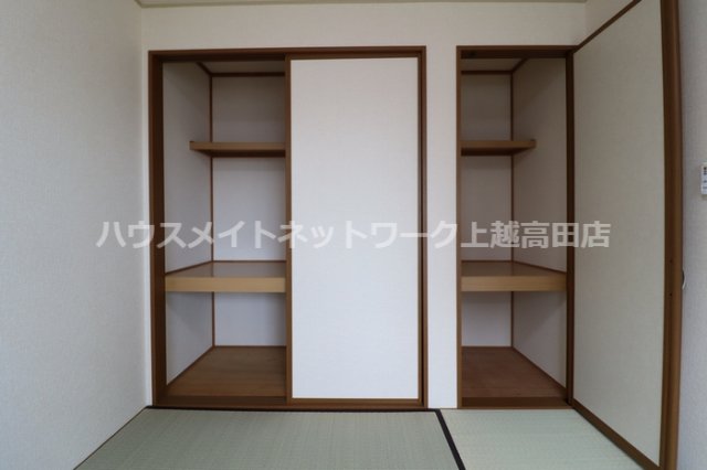 収納　押入