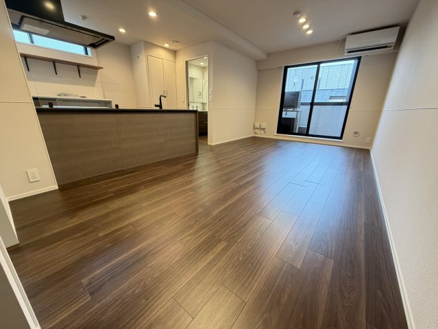 居室・リビング　広々としたお部屋でゆったりと快適に過ごせます♪