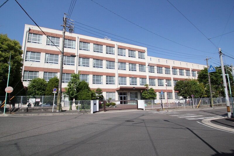 小学校　名古屋市立表山小学校（小学校）まで167m