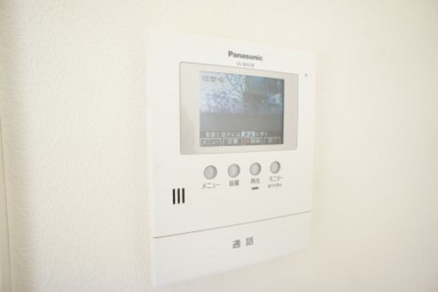 セキュリティ　映像で来訪者確認ができる、ＴＶモニタ付インターホン完備◎