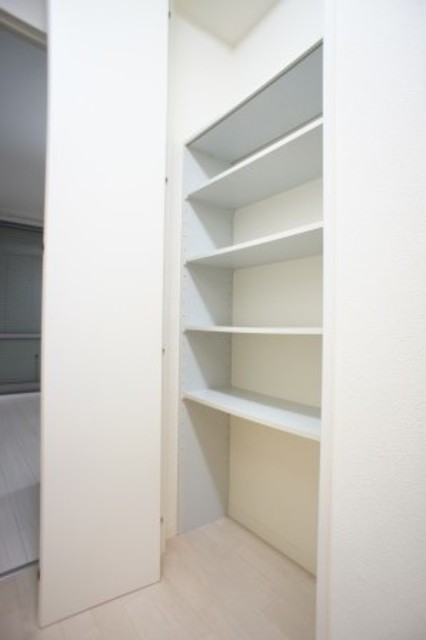 その他　多目的に使用できる便利な収納棚あります☆