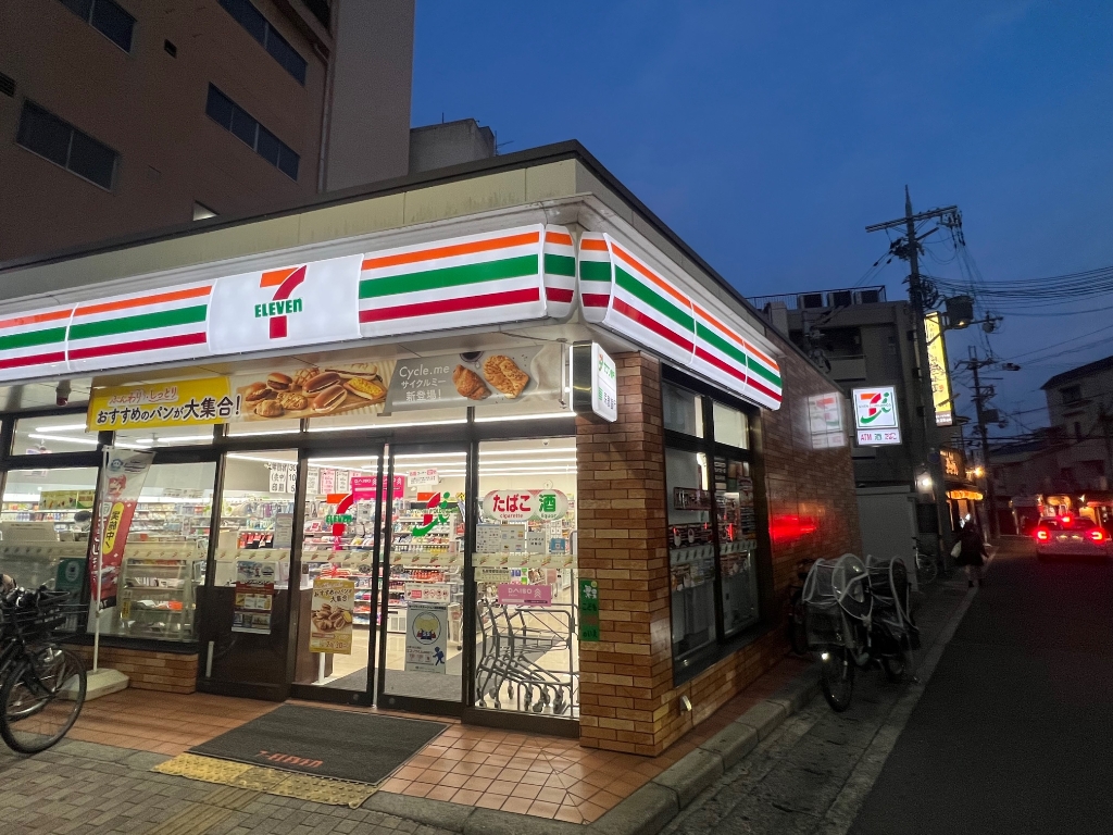 コンビニ　セブンイレブン 京都桂駅東口店（コンビニ）まで143m