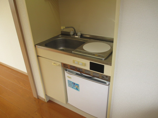 キッチン　同物件の別部屋の画像です。