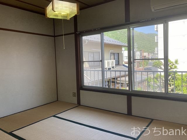 居室・リビング　朝日が差し込む東向き