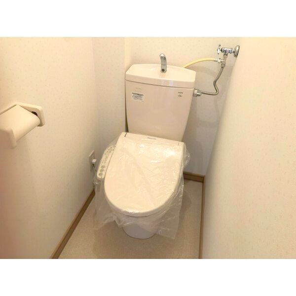 トイレ　嬉しいウォシュレット付きのトイレ！便座温かいですよ♪