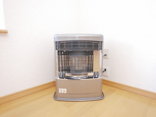 その他設備　経済的な灯油FF暖房です！