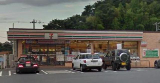 コンビニ　セブンイレブン町田山崎町西店（コンビニ）まで335m