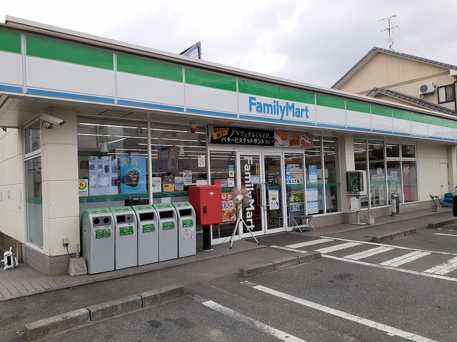 コンビニ　ファミリーマートあきた店（コンビニ）まで600m