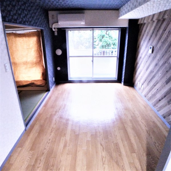 居室・リビング　南向きで日当たり良好のお部屋です。