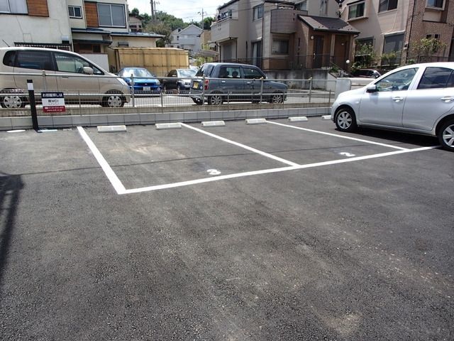 駐車場　敷地内駐車場