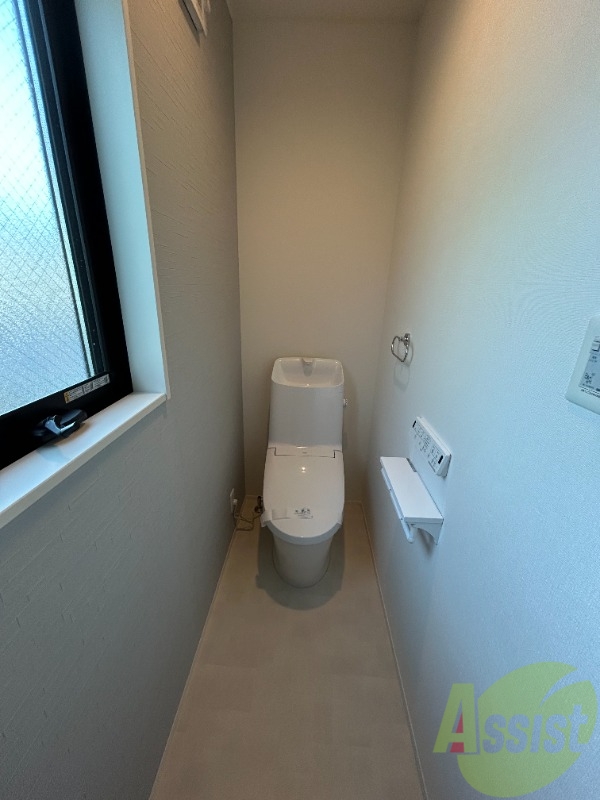 トイレ　トイレは温水洗浄便座となっており、快適にお使いいただけます。