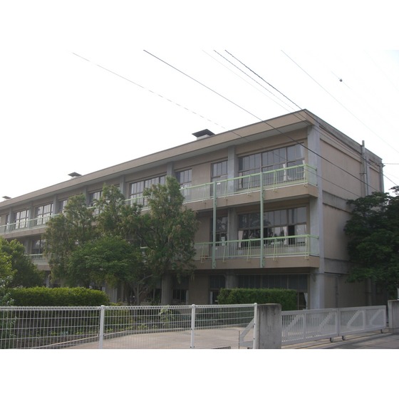 小学校　上田市立東小学校（小学校）まで645m