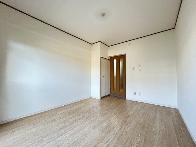 居室・リビング　同マンション別部屋
