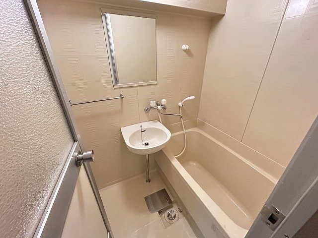 バス・シャワールーム　同マンション別部屋