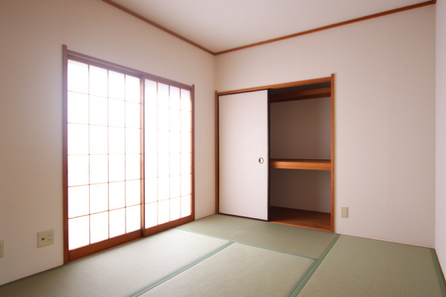 収納　和室６帖収納